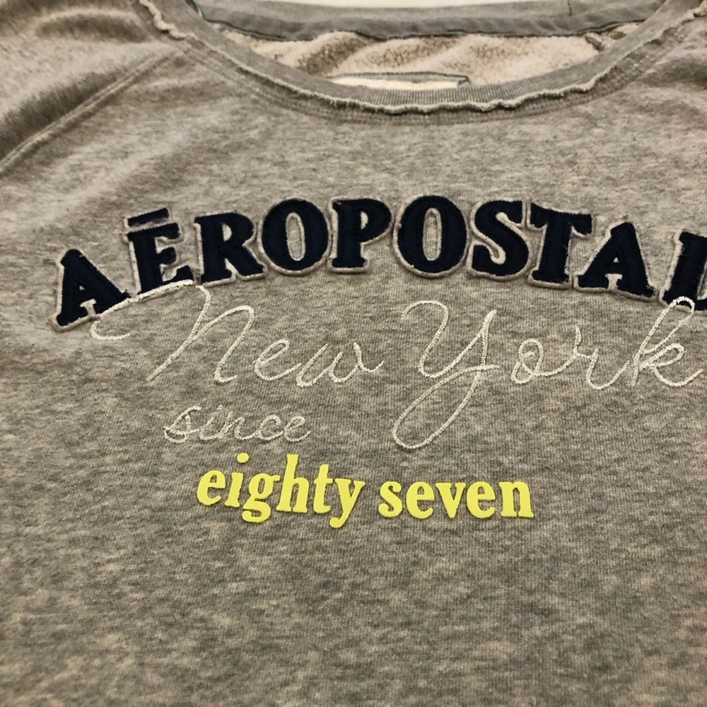 Aeropostale Women’s Long Sleeve Pullover Gray Graphic Sweatshirt Top size L - Picture 2 of 9